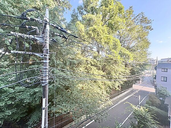 陽当たり・通風・開放感に恵まれた環境です。
