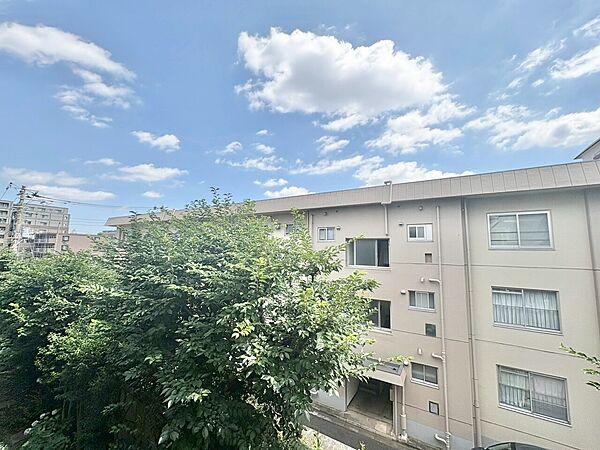 眺望や窓からの景色が良いと、家で過ごす時間も快適です。