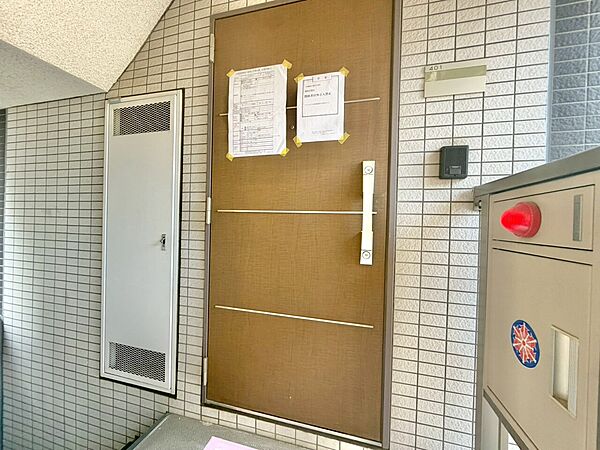 清潔感のある落ち着いた雰囲気の玄関です。