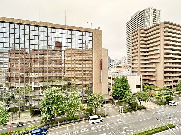 陽当たり・通風・開放感に恵まれた環境です。