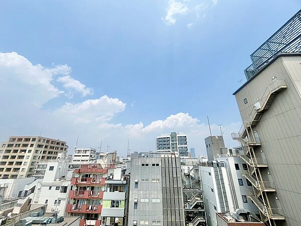 陽当たり・通風・開放感に恵まれた環境です。