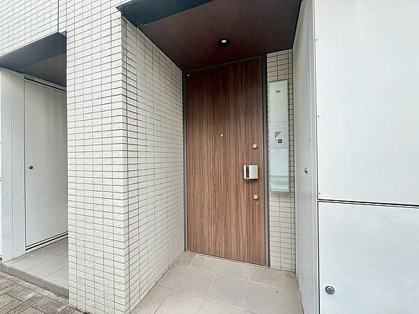 清潔感のある落ち着いた雰囲気の玄関です。