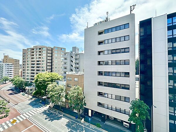 陽当たり・通風・開放感に恵まれた環境です。