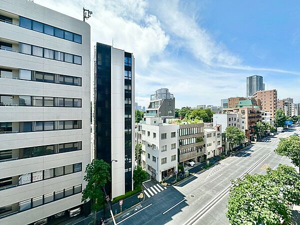 眺望や窓からの景色が良いと、家で過ごす時間も快適です。