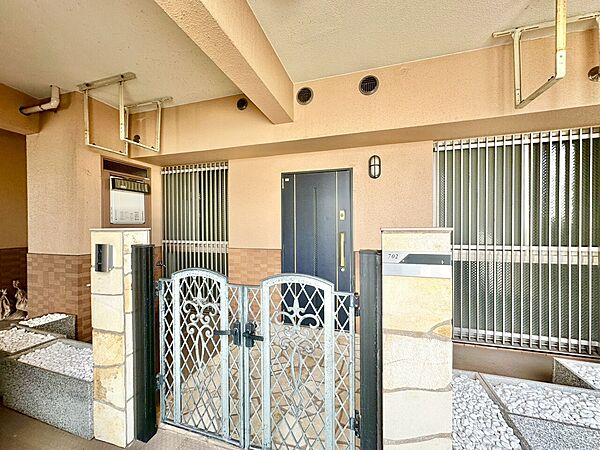 清潔感のある落ち着いた雰囲気の玄関です。