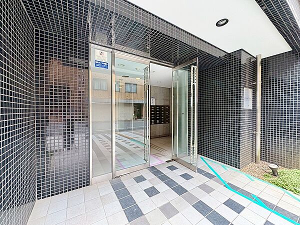 上質感漂う玄関アプローチです。