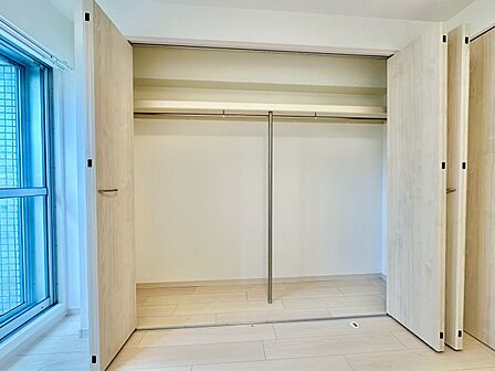 収納スペースが付いていて、お部屋を広く使っていただけます。