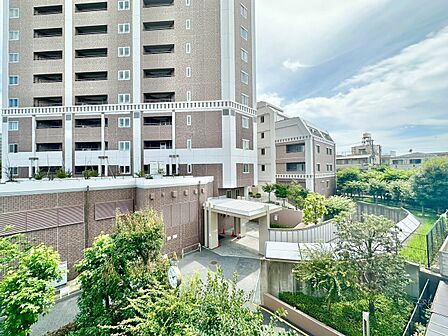 陽当たり・通風・開放感に恵まれた環境です。