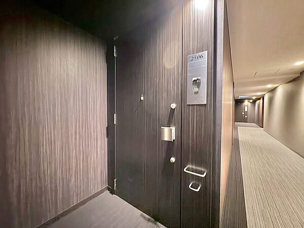 清潔感のある落ち着いた雰囲気の玄関です。