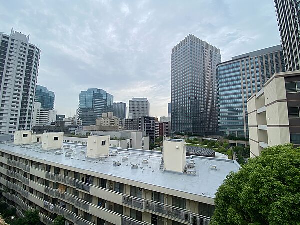 陽当たり・通風・開放感に恵まれた環境です。