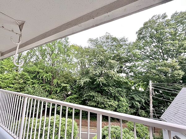 陽当たり・通風・開放感に恵まれた環境です。