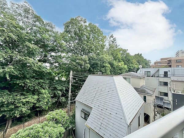 眺望や窓からの景色が良いと、家で過ごす時間も快適です。