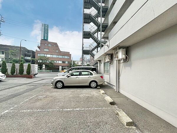 駐車スペースが嬉しいですね。※空き状況は都度ご確認下さい。