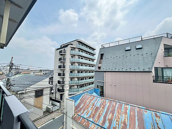 陽当たり・通風・開放感に恵まれた環境です。