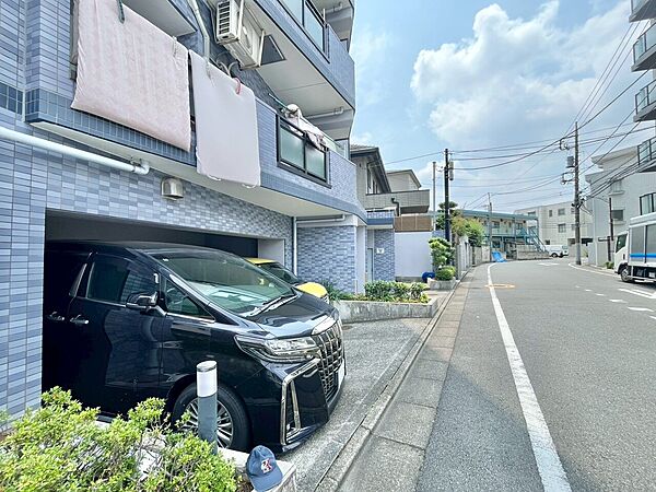 【駐車場】駐車スペースが嬉しいですね。※空き状況は都度ご確認下さい。