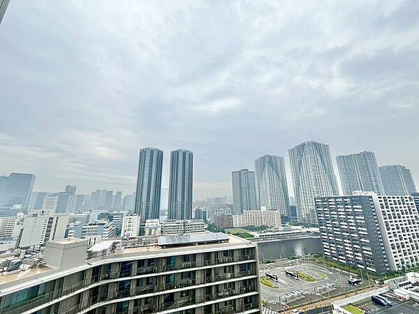 眺望や窓からの景色が良いと、家で過ごす時間も快適です。