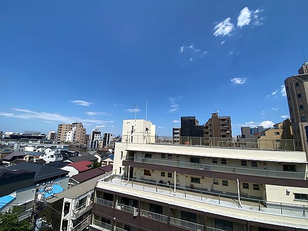 陽当たり・通風・開放感に恵まれた環境です。