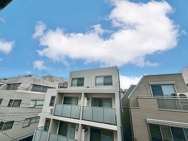 眺望や窓からの景色が良いと、家で過ごす時間も快適です。