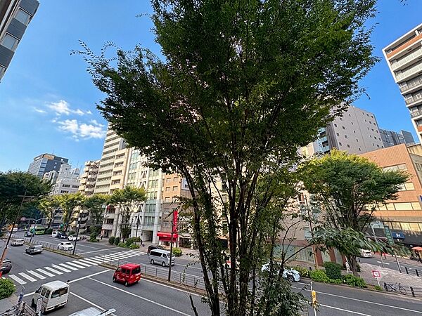陽当たり・通風・開放感に恵まれた環境です。