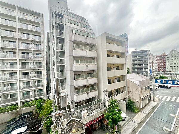陽当たり・通風・開放感に恵まれた環境です。