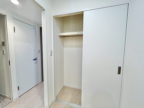 収納スペースが付いていて、お部屋を広く使っていただけます。