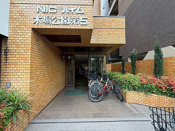 上質感漂う玄関アプローチです。