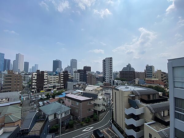 陽当たり・通風・開放感に恵まれた環境です。