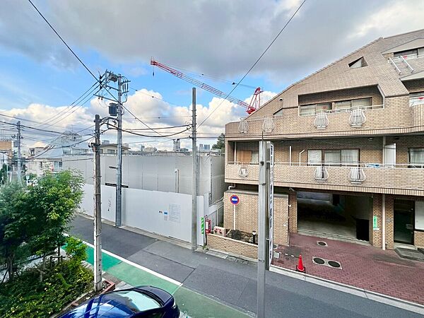 陽当たり・通風・開放感に恵まれた環境です。