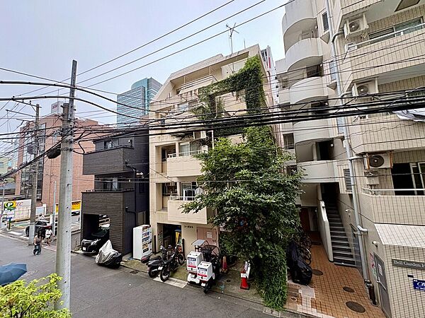 陽当たり・通風・開放感に恵まれた環境です。