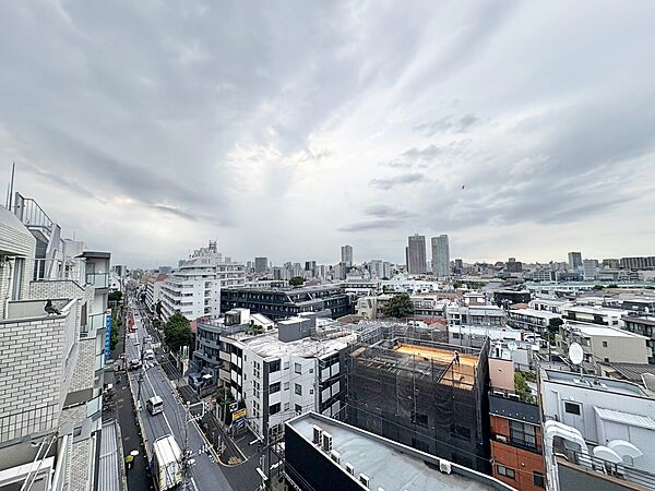 陽当たり・通風・開放感に恵まれた環境です。
