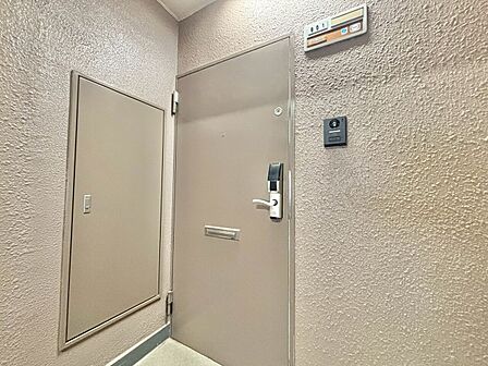 清潔感のある落ち着いた雰囲気の玄関です。