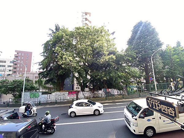 陽当たり・通風・開放感に恵まれた環境です。