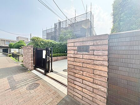 上質感漂う玄関アプローチです。