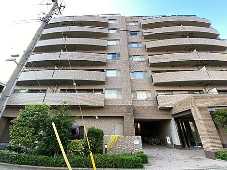 飽きのこないシンプルモダンな外観です。