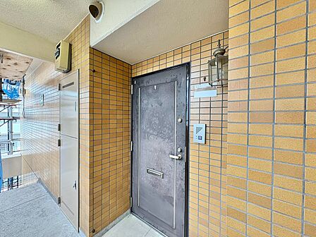清潔感のある落ち着いた雰囲気の玄関です。
