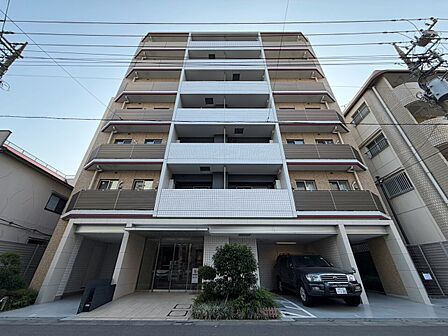 飽きのこないシンプルモダンな外観です。