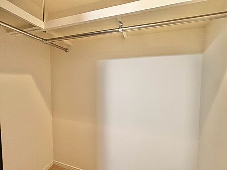 収納スペースが付いていて、お部屋を広く使っていただけます。
