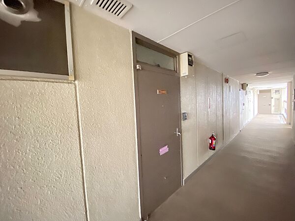 清潔感のある落ち着いた雰囲気の玄関です。