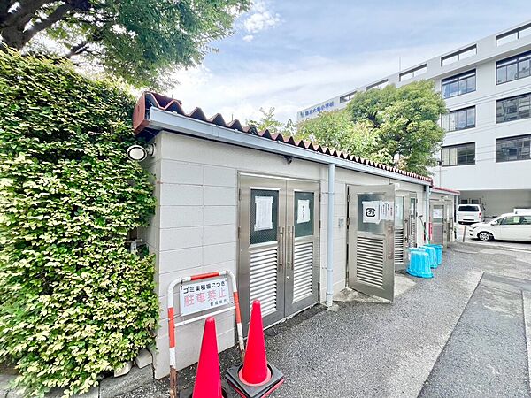 ゴミ置場。綺麗に管理されております。