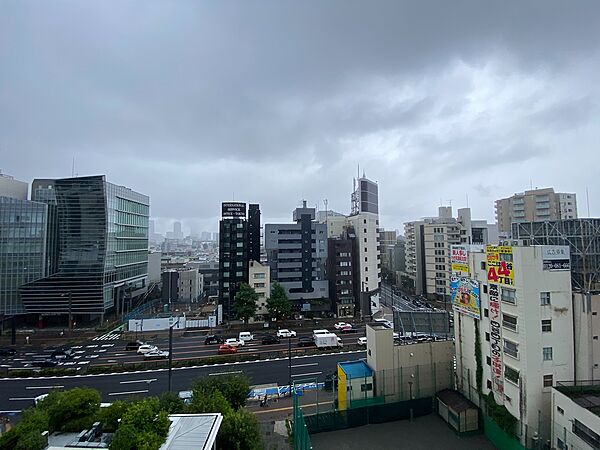 陽当たり・通風・開放感に恵まれた環境です。