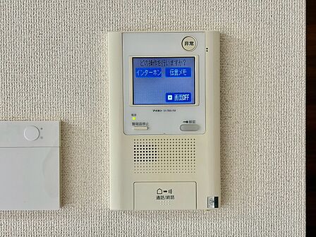 誰が来てもわかる様にモニター付きインターホンを設置。