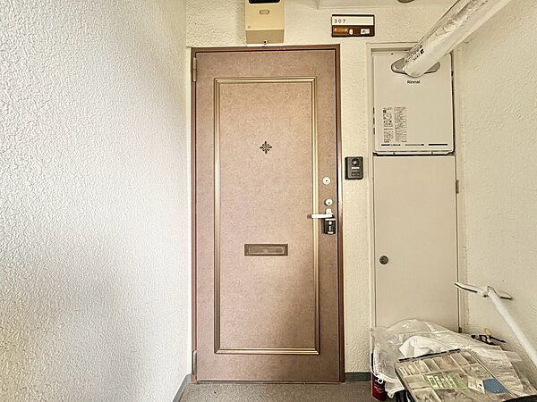 清潔感のある落ち着いた雰囲気の玄関です。