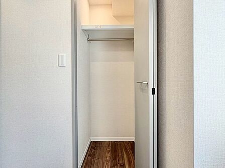 家電やスーツケース、ストック品など何でも片付く嬉しい空間です。
