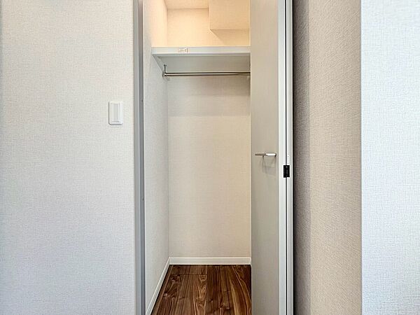 家電やスーツケース、ストック品など何でも片付く嬉しい空間です。