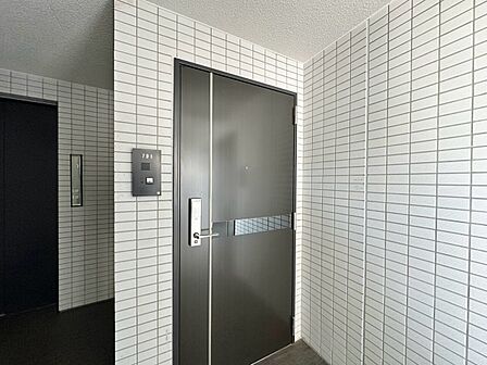 清潔感のある落ち着いた雰囲気の玄関です。
