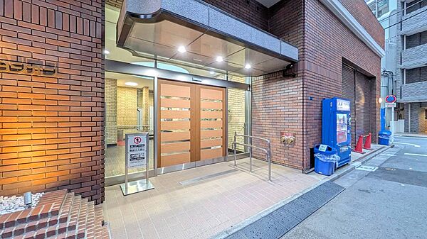 上質感漂う玄関アプローチです。
