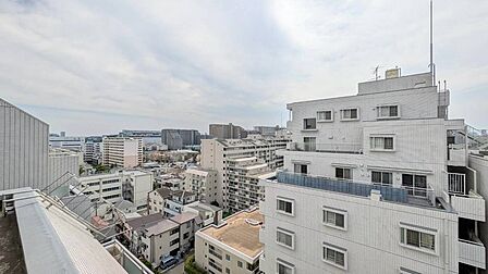陽当たり・通風・開放感に恵まれた環境です。