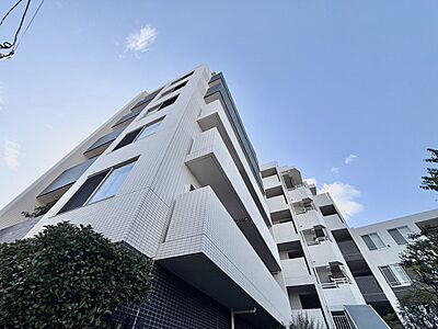 外観:飽きのこないシンプルモダンな外観です。 外観:飽きのこないシンプルモダンな外観です。