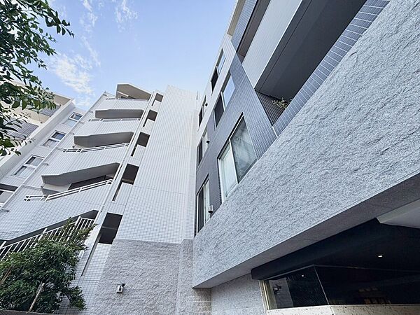忙しく過ぎゆく日常を置き去るほど、ゆったりした時間が流れる住環境。