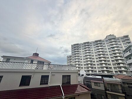 眺望や窓からの景色が良いと、家で過ごす時間も快適です。